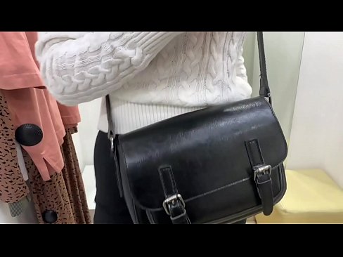 ❤️ Јавна мастурбација на младата кучка FeralBerry со дилдо во фитинг просторијата ❤️ Домашно порно на порно mk.milfnut-net.ru ﹏